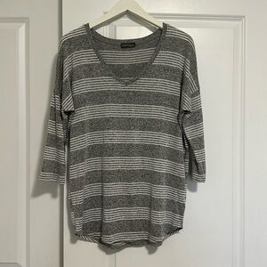 3/4 Sleeve Stripped V-Neck Shirt